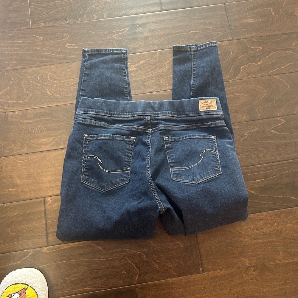 🥳HOST PICK!! 🥳 Signature by Levi Strauss -Totally Shaping Pull-On Skinny Jeans - Picture 8 of 12